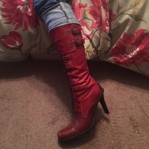 FABULOUS red lace up Donald J Pliner lace up boot